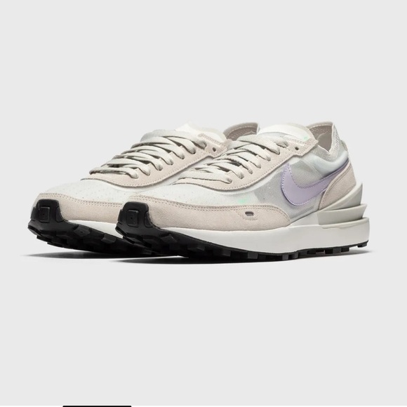 Women’s NIKE Waffle One sneakers- summit white/infinite lilac. Size 11 - Picture 1 of 12